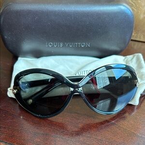 Louis Vuitton Elegant Black Sunglasses